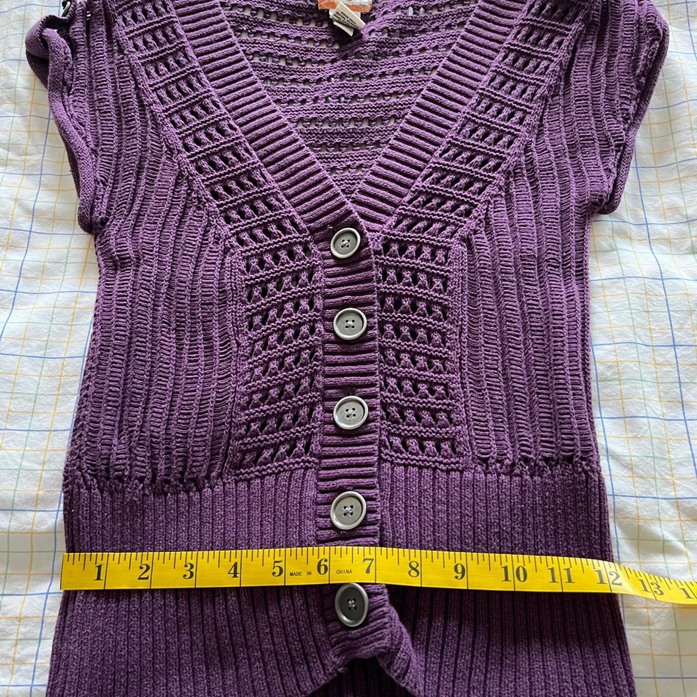 Mudd Knit/Crotchet Short 1/4” Sleeve V-neck Top - Picture 8 of 9
